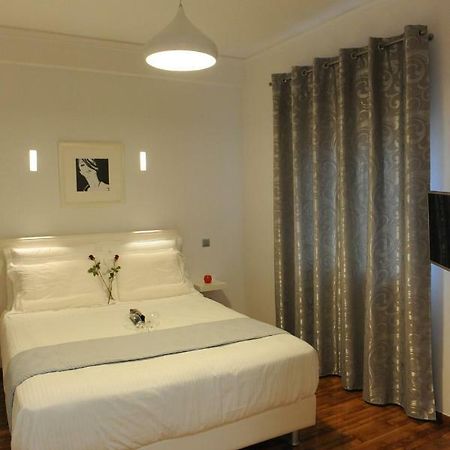 Modern And Cozy Apartment In The Centre Of Atene Esterno foto